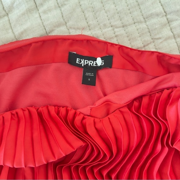 Express Pleated Belted Off The Shoulder Trapeze Red Women's Dress Size Small - Picture 9 of 10
